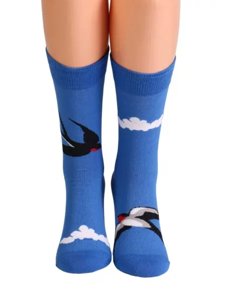 Sokisahtel Ponožky BIRD FLY socks with swallows' modrá