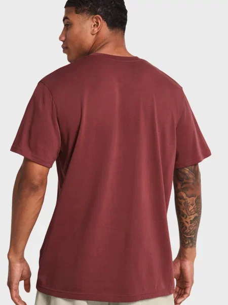 Спортивная футболка Under Armour бордовая