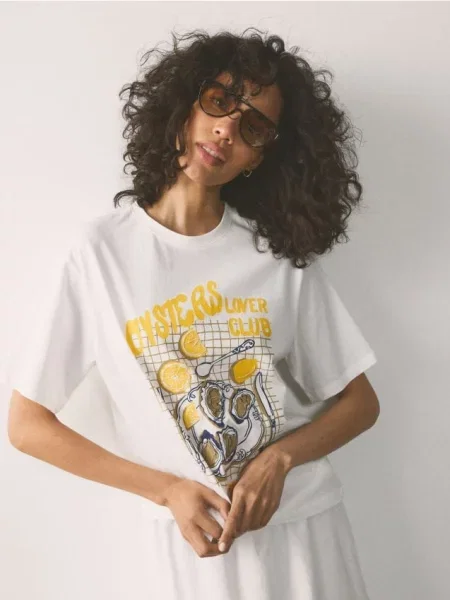 Reserved Tricou din cu imprimeu crem