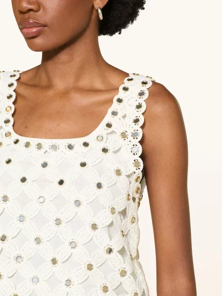 Dzianinowy top Maje z nitami biały