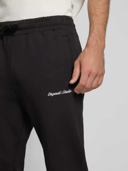 Spodnie dresowe z elastycznym pasem model ‘KANE’ Jack & Jones czarne