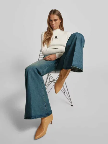 Jeansy o rozkloszowanym kroju z 5 kieszeni Victoria Beckham niebieskie