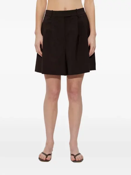 Πλισέ σορτς Lacoste καφέ