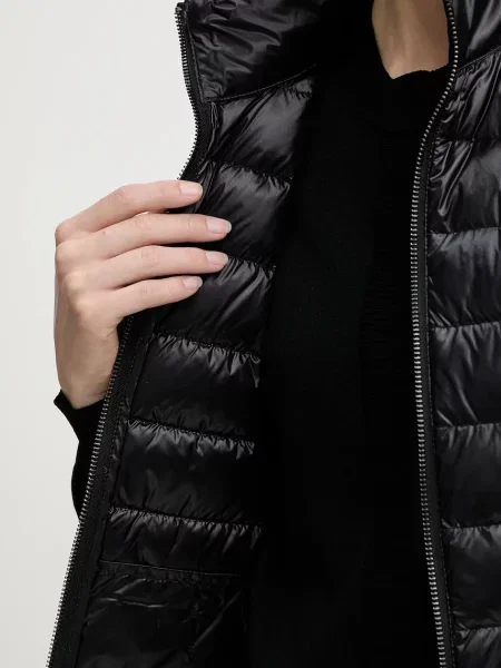Пуховый жилет Armani Exchange черный