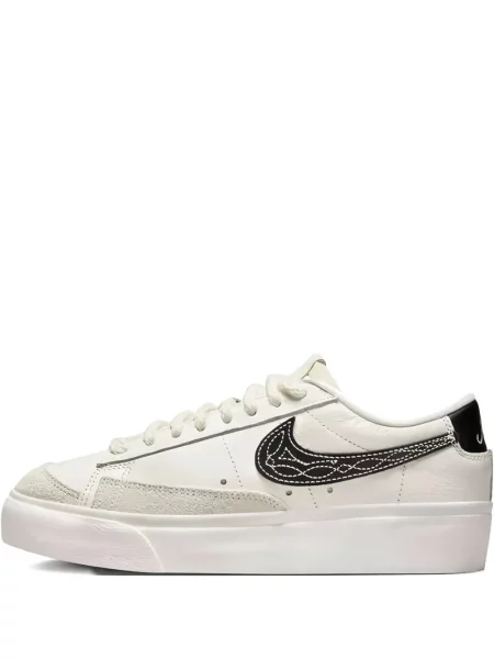 Sneakerși Nike Blazer cu platformă alb