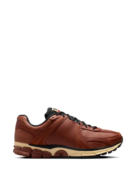 Sneakerși Nike Vomero maro