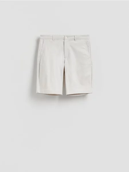 Reserved Pantaloni scurți carrot fit nude