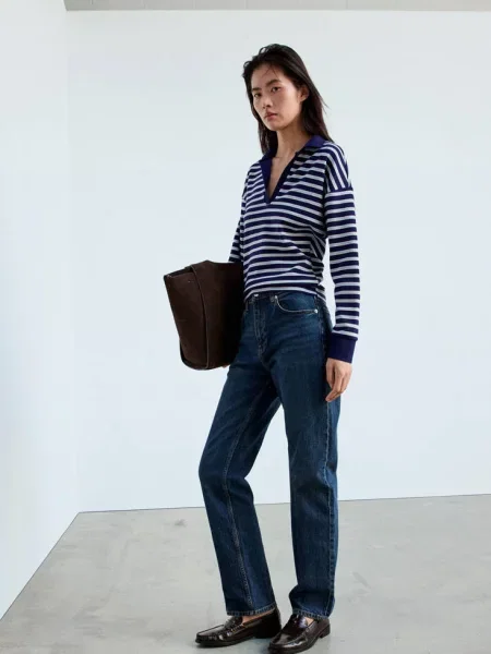 Sweter w paski z kołnierzykiem polo Kobieta L MANGO błękitny