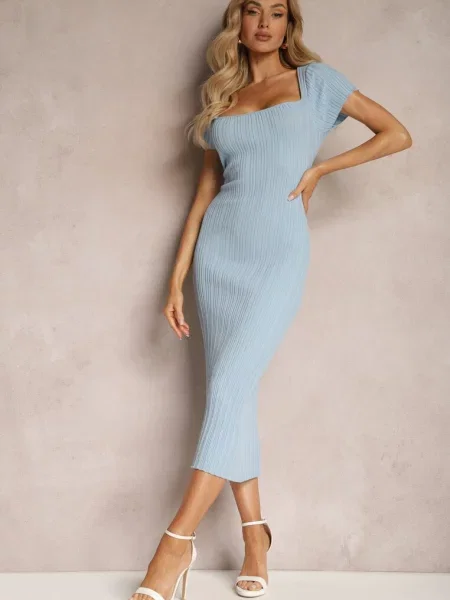 Sukienka Bodycon z Kwadratowym Dekoltem i Ozdobnym Wycięciem na Plecach Scriptos niebieska