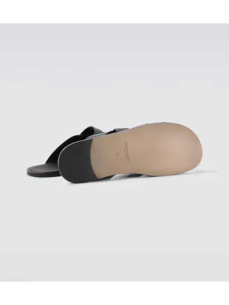 Sandale Manolo Blahnik din piele negru