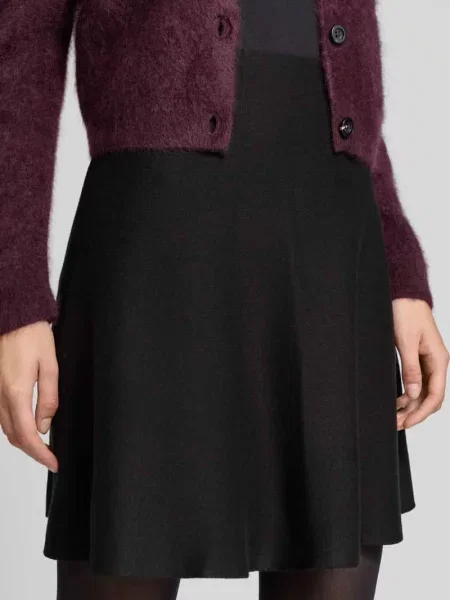 Rozkloszowana spódnica mini z mieszanki Jake*s Collection czarna