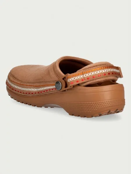 Szarvasbőr klasszikus félcipő Crocs barna
