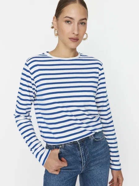 Tricou Trendyol cu dungi tricotate cu decolteu rotund alb
