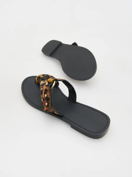 Шлепанцы Reserved с принтом с животным принтом