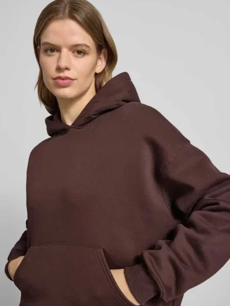 Bluza z kapturem w kroju regular fit z kieszenią kangurka model Iconic' Gina Tricot