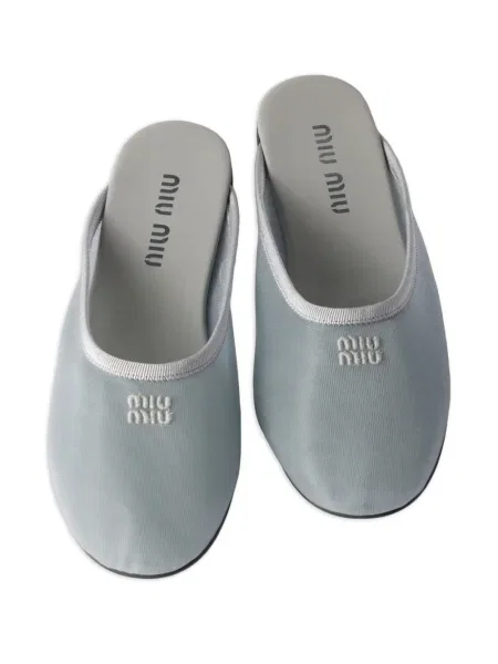 Papuci tip mules Miu Miu fără toc gri