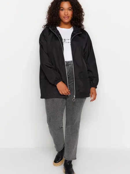 Płaszcz przeciwdeszczowy Trendyol z kapturem czarny