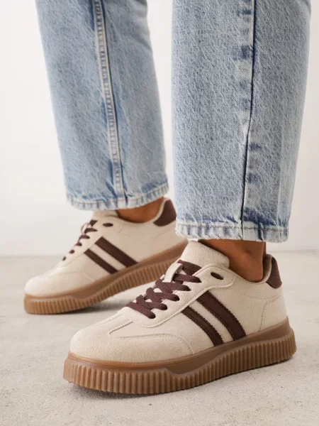 Sneakers pe platformă din cauciuc embosat decorate cu barete Naifeh bej