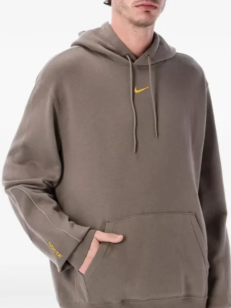 Sweter Nike zamszowy plisowany z nadrukiem brązowy