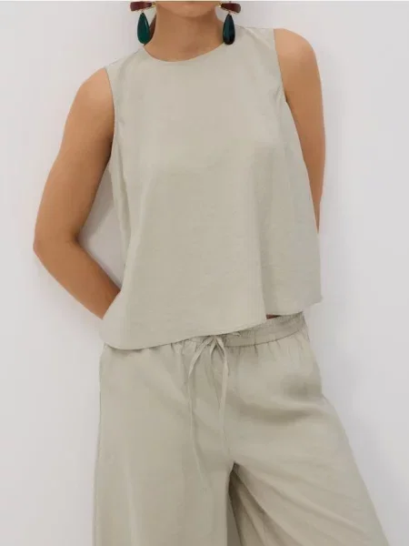 Reserved Гладкий топ із високим вмістом модалу блідо-зелений зелений