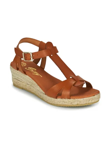 Pantofi Betty London maro