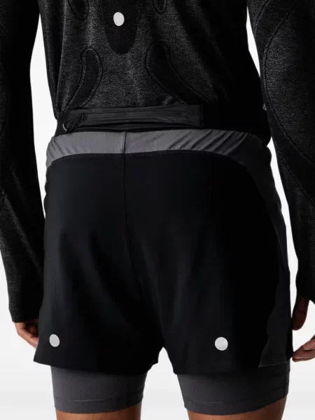 Pantaloni scurți Asics cu imagine violet