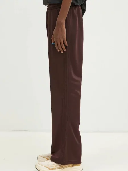 Спортивні штани adidas Originals Flare Pant з аплікацією коричневий