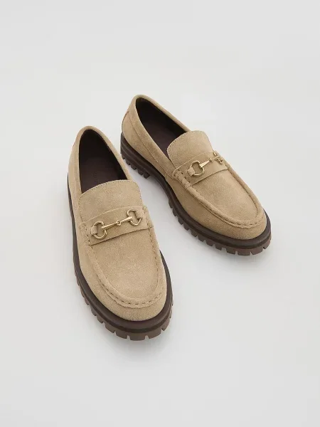 Reserved Замшеві лофери бежевий