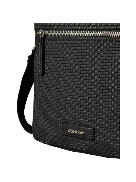 Válltáska Calvin Klein Embossed Woven Reporter fekete