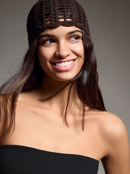 Bershka Căciulă închis maro