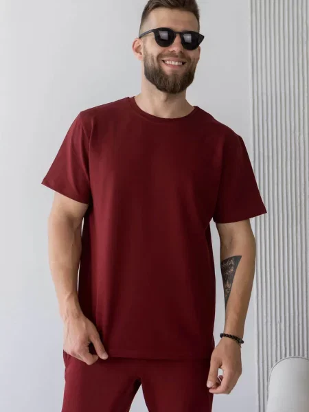 Футболка червона