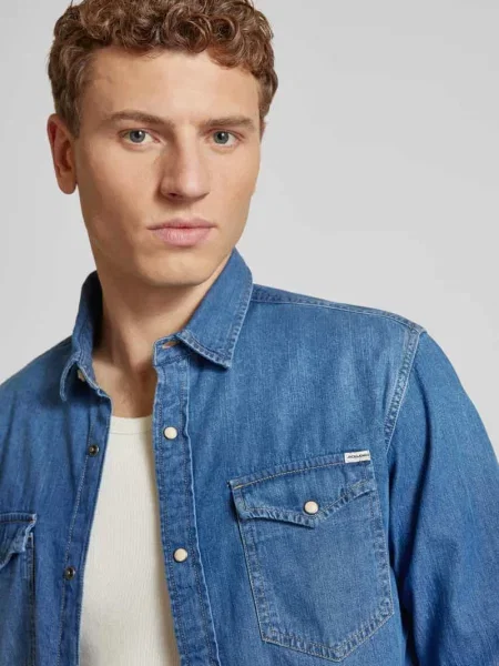 Koszula casualowa o kroju slim fit z kołnierzykiem typu kent model ‘ESHERIDAN’ Jack & Jones niebieska