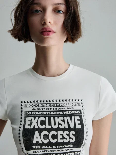 Bershka Koszulka Z Krótkim Rękawem Ćwiekami I Nadrukiem Kobieta Xs Złamany biały