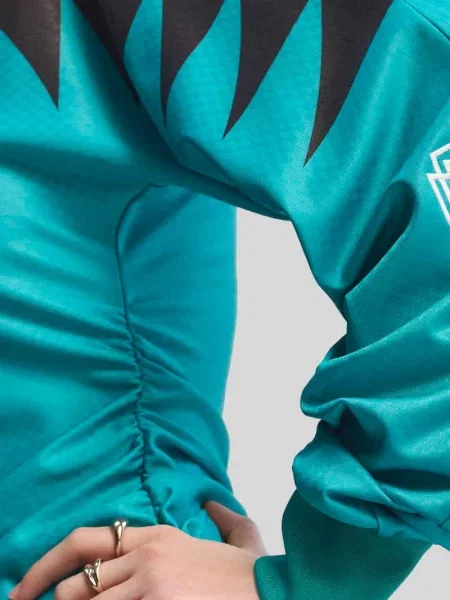 Bluzka z długim rękawem o kroju slim fit z aplikacją z logo dfb Adidas Originals zielona
