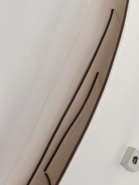 Calvin Klein keresztpántos táska női műbőr fehér