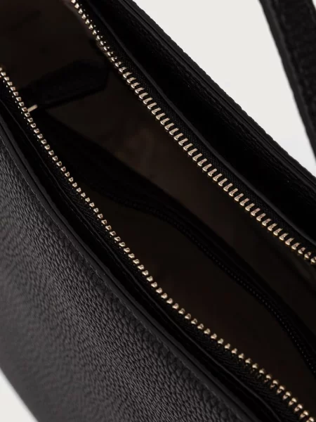 Кожаная сумка шоппер Guess