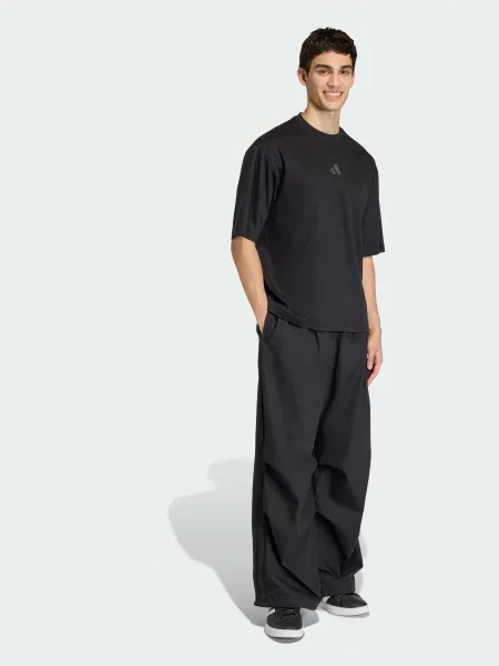Футболка adidas чорний