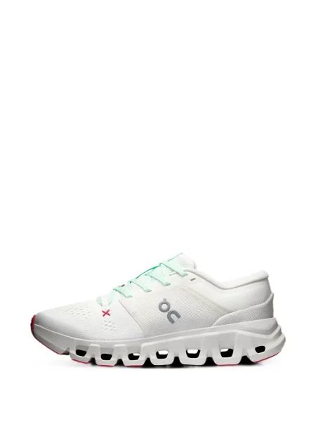 Sneakerși On alb
