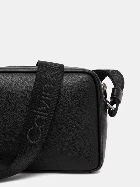 Calvin Klein Válltáska Cargo Camera Bag fekete
