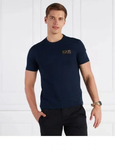 Tricou