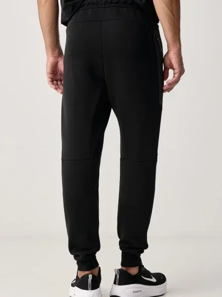 Férfi nadrág Nike Tech Joggers black/black. Méret: S fekete