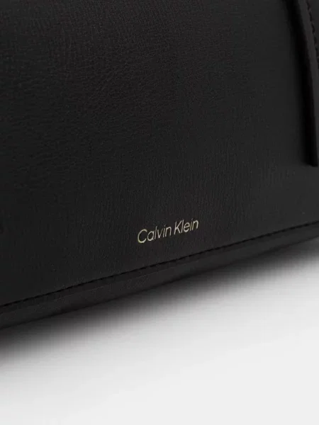 Calvin Klein Válltáskák fekete