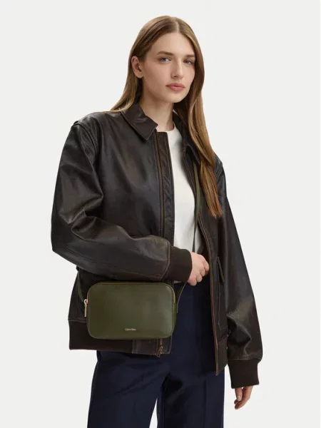 Torbica Calvin Klein Foil Logo Elongated Camera Bag zelena