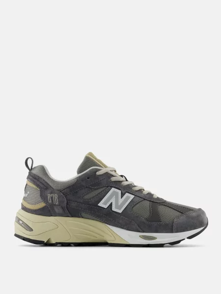 Кроссовки New Balance бежевые