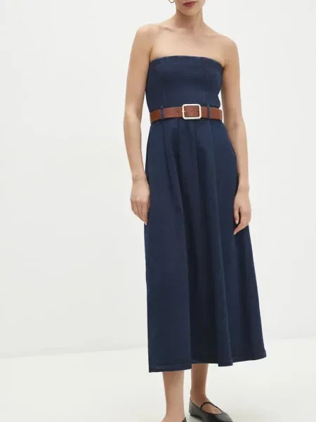 Дънкова рокля Answear Lab среднодълга разкроена тъмносиньо