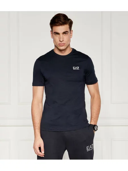 Tricou