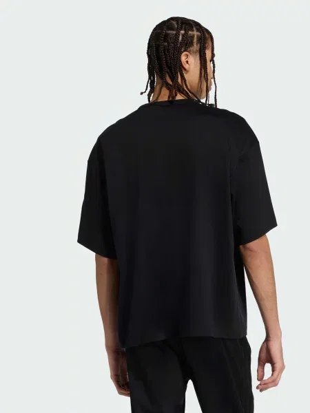 Футболка adidas чорний