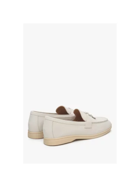 Лоферы Estro белые