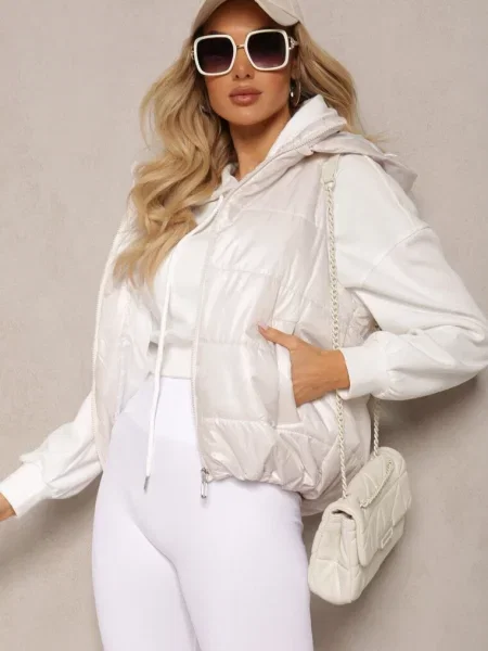 Vestă cu Glugă Detașabilă și Matlasare Decorativă Akkendia albă