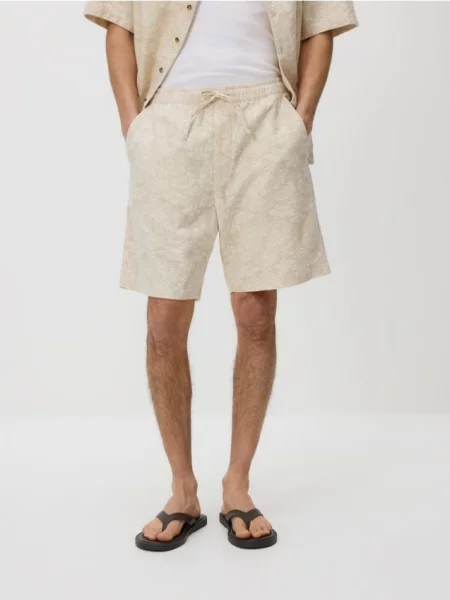 Reserved Pantaloni scurți regular din bej